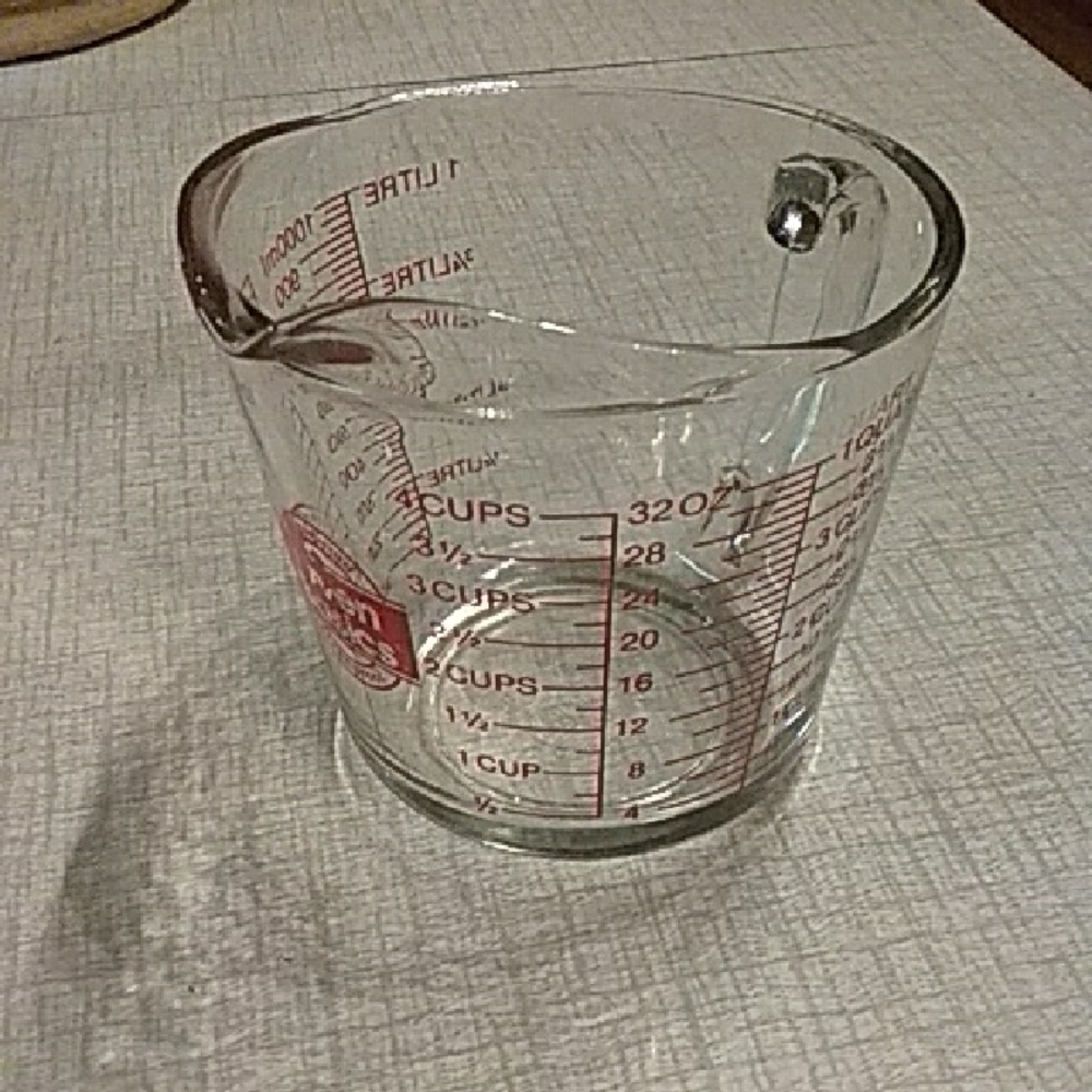 Anchor Hocking Mearsuring Cup.
